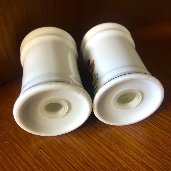 Vintage Mickey Mouse Salt and Pepper Shakers Gold Trim✨ Ceramic Disney S&P 70’s - Picture 4 of 5